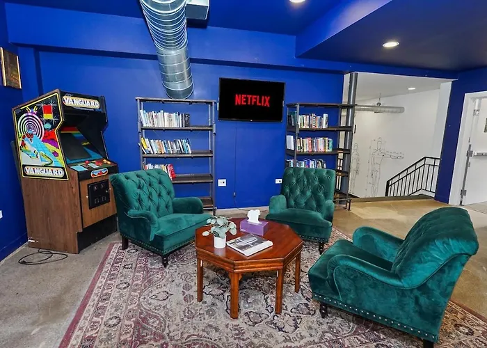 Modern 4br Pilsen Retreat Near Illinois Medical District & Downtown Appartement