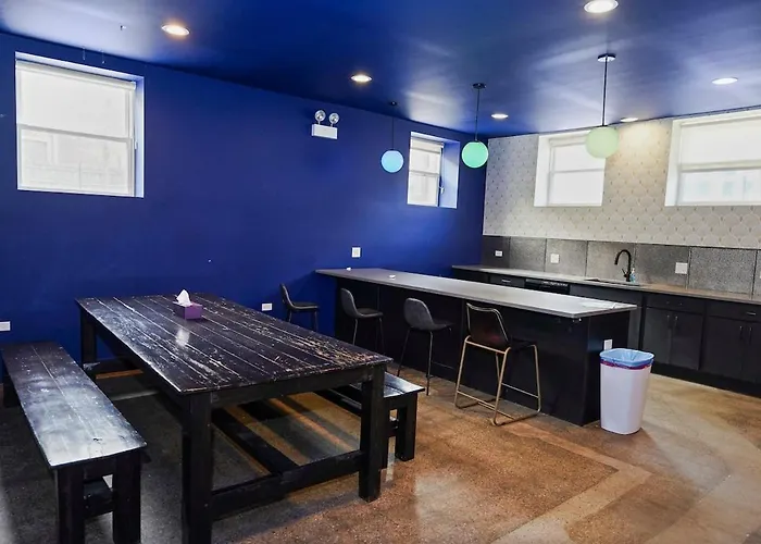 Modern 4br Pilsen Retreat Near Illinois Medical District & Downtown Appartement *