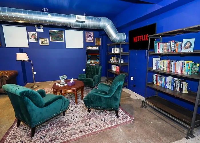 Modern 4br Pilsen Retreat Near Illinois Medical District & Downtown Appartement