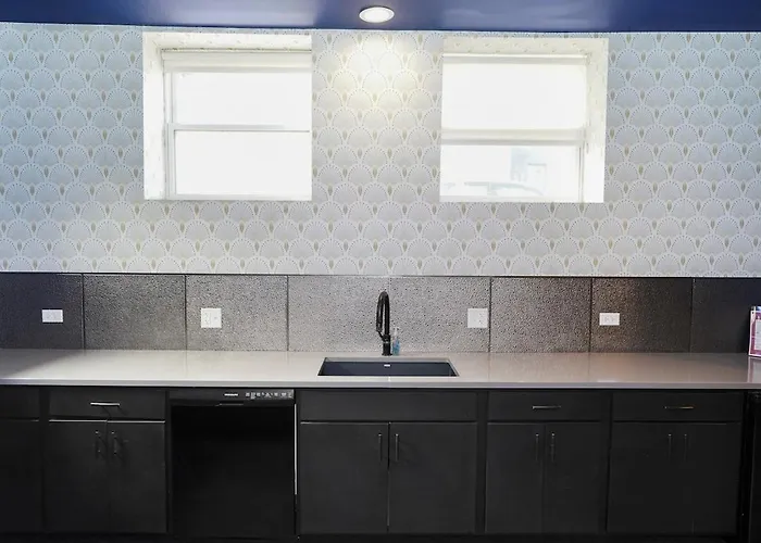 Modern 4br Pilsen Retreat Near Illinois Medical District & Downtown Appartement *