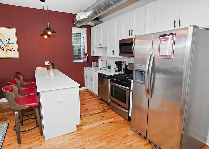 Modern 4br Pilsen Retreat Near Illinois Medical District & Downtown