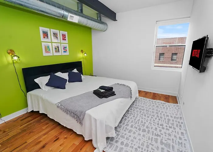 Modern 4br Pilsen Retreat Near Illinois Medical District & Downtown