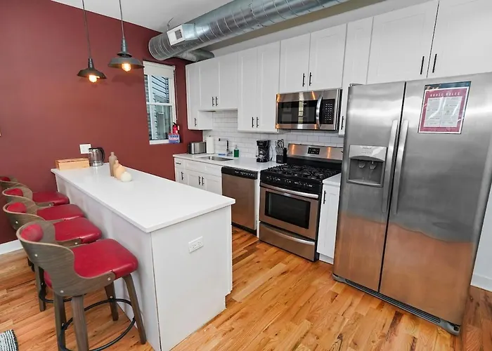 Modern 4br Pilsen Retreat Near Illinois Medical District & Downtown Appartement Chicago