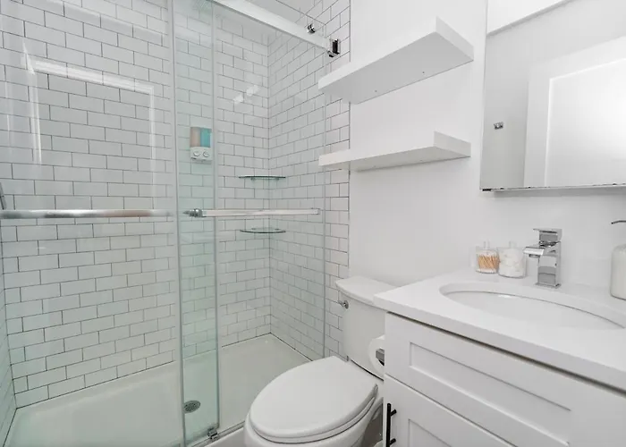 Modern 4br Pilsen Retreat Near Illinois Medical District & Downtown *
