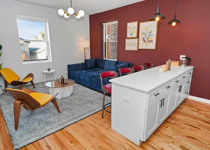 Modern 4br Pilsen Retreat Near Illinois Medical District & Downtown * Chicago
