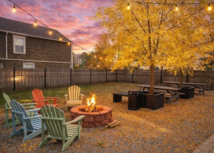 Modern 4br Pilsen Retreat Near Illinois Medical District & Downtown Chicago
