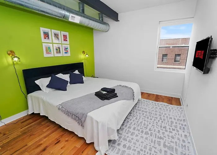 Апартаменты Modern 4br Pilsen Retreat Near Illinois Medical District & Downtown Чикаго