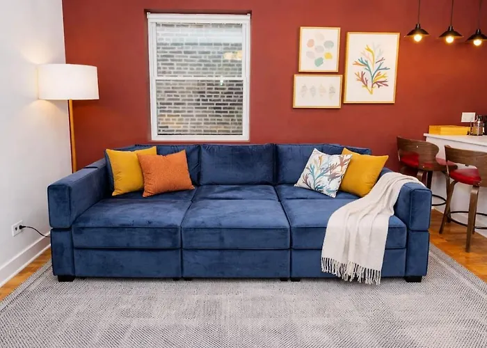 Modern 4br Pilsen Retreat Near Illinois Medical District & Downtown